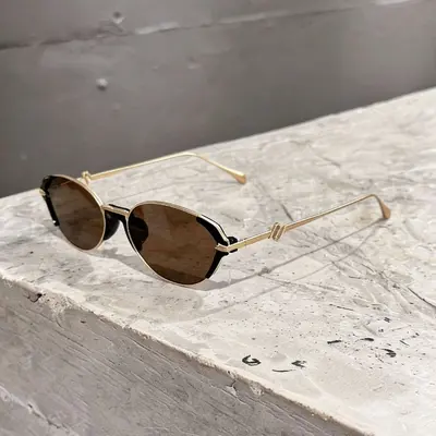 Kleine braune schmale ovale polarisierte Sonnenbrille für Damen, Retro-Stil
