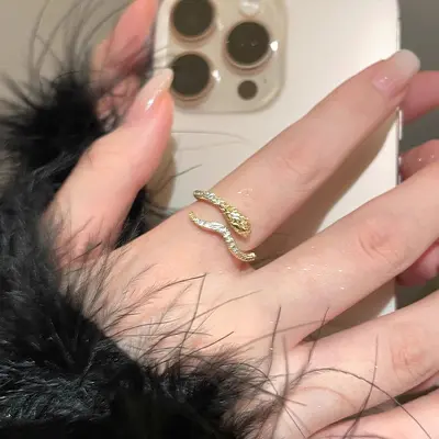 Premium design super flash diamond opening and adjustable ring finger ring for women with snake-shaped design, same style as internet celebrity ring