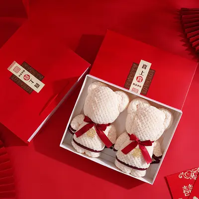 Hochzeitstuch aus Mercerisé-Samt mit Andenken-Bär, Hochzeitsbox und Aussteuer-Geschenkset
