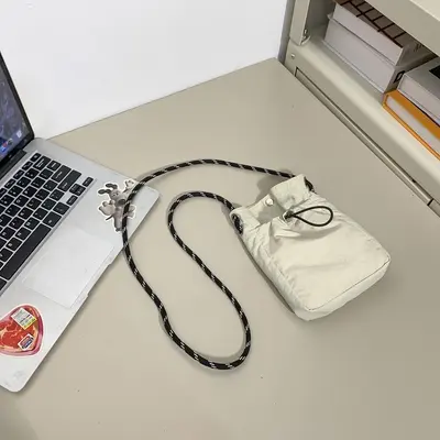 Sommerlichte Canvas-Sporttasche mit Schultergurt Mini-Umhängetasche Nylon-Handytasche für Damen 2026 Neukollektion