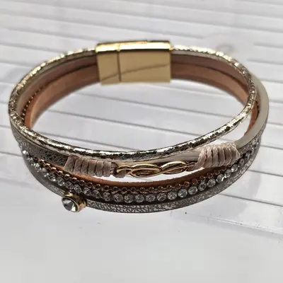 Women's Retro Multi-Layer Leather Bracelet with Magnetic Clasp