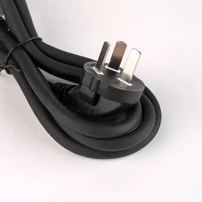 Multifunktionales Stromkabel für Computer und Induktionskochfeld