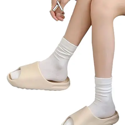 TikTok Style White Seamless Socks for Women, Mid-Calf Socks for All Seasons, Japanese College Style, Plain, Trendy Slouchy Socks.