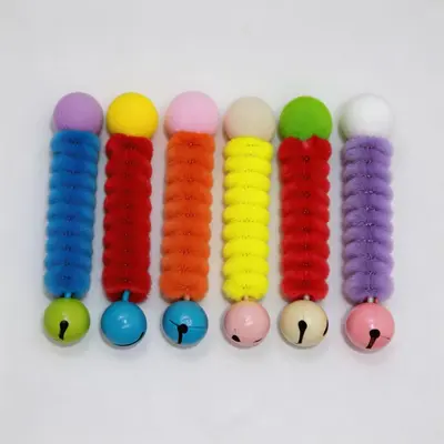 Buntes Katzenspielzeug-Set mit Federstab, Plüschbällen und Glöckchen - 4