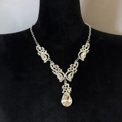 Flash necklace with gemstone details, clavicle chain - 12