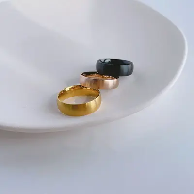 Minimalistischer Titanstahl-Ring für Damen, 18K Gold gebürstet - 4