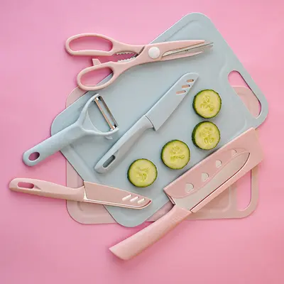 Kitchen knife set with cutting boards