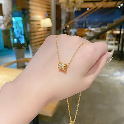 Factory price copper micro-inlaid real gold plated titanium steel women's necklace, lightweight luxury niche summer clavicle chain, high-end design.