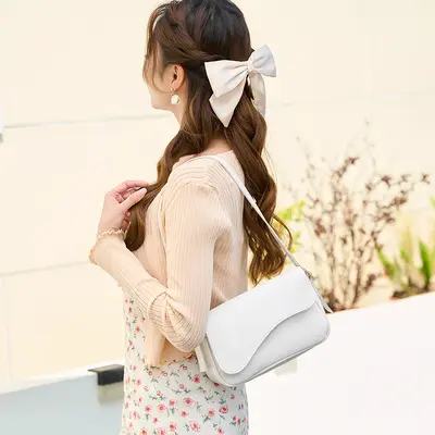 Minimalist Retro Small Square Shoulder Bag, Wavy Flap - 2