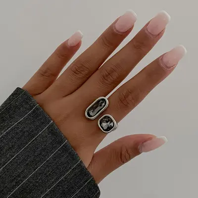 Acryl-Schwarzstein-Ring mit geometrischem Metallquadrat - 7
