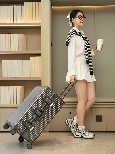 Lightweight Trolley Suitcase, 70/30 Split Design, Full-Size, Large Capacity - 4