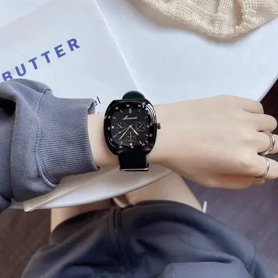 Beliebte Exportware Mode Fass Silikon Armband Drei-Augen Blauzeiger Herrenarmbanduhr Quarz Herrenuhren Fabrik Lagerbestand Großhandel