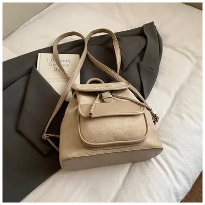 Retro Large Capacity Women's Backpack for Travel and Commuting - 11