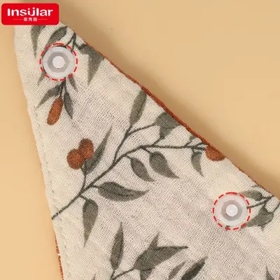 Bebek tükürük havlusu dört katlı gazlı bez bebek emici üçgen tükürük havlusu önlüğü, kontrast renkli bebek önlüğü ile her iki tarafta da kullanılabilir