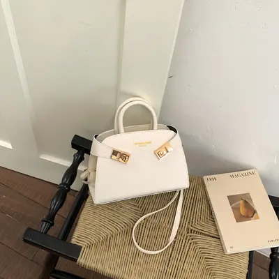Large Capacity Elegant Women's Shoulder Bag for Commuting - 3