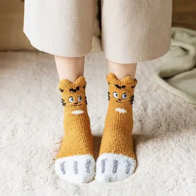 Kadın ev çorabı, mercan polar, kalın, kedi pençeli, dökülmeyen