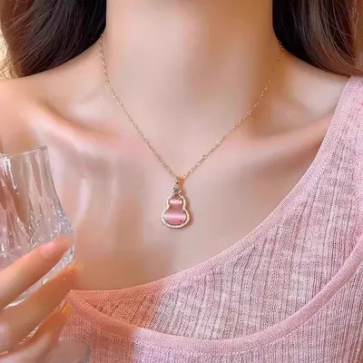 Gourd Pendant Necklace for Women, Lightweight Collarbone Chain