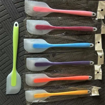 Sınır ötesi kazıyıcı pişirme aleti kek kreması spatulası silikon kazıyıcı hepsi bir arada gıda sınıfı yüksek sıcaklığa dayanıklı