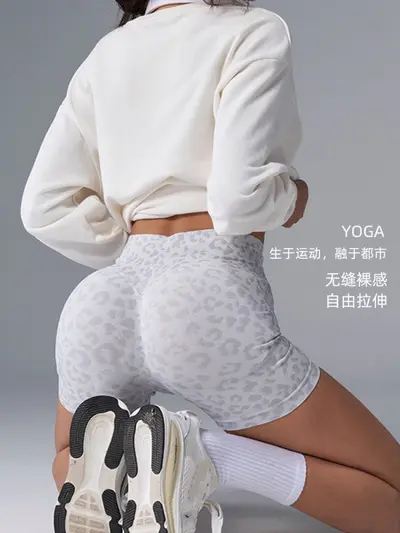 Yüksek Belli Üç Çeyrek Kadın Yoga Şortu, Leopar Desenli, Kalça Kaldırıcı - 5