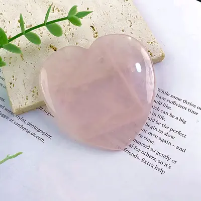 Amazon grenzüberschreitend meistverkaufte wertvolle Stein-Kratztabletten natürlicher rosa Kristall Herzform Horn Beruhigung und Beauty-Massage aktiviert