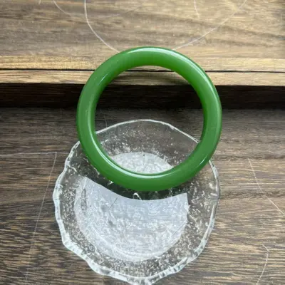 Antik-chinesisches Jade-Armband mit schwebendem grünem Eis - 8