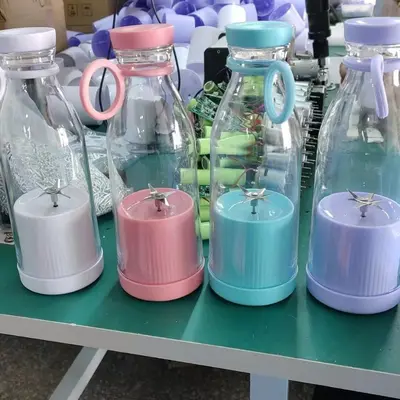 Tragbarer elektrischer Entsafter Multi-Funktion USB-Aufladung Saftflasche Entsaftungstasse Fruchtsaft Rührtasse