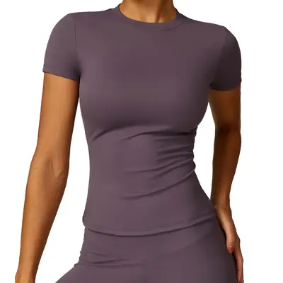 Schnelltrocknendes enges Yoga-Set mit T-Shirt und Shorts
