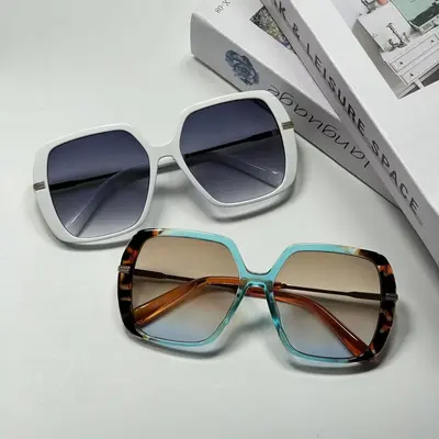 Unisex Large-Frame Sunglasses, Contrast Color Design - 4