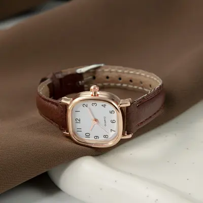 Hersteller von quadratischen Grenzüberschreitungs-Armbanduhren, minimalistisches individuelles Vintage-Quarzwerk, Ledergurt, Damen-Armbanduhr, Damen-Großhandel