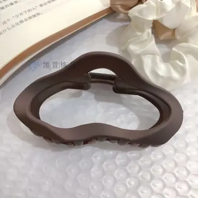 Kadınlar için düzensiz pençe tokası, yeni üst düzey stil, kafanın arkasındaki kalın saçlar için uygun, büyük köpekbalığı tokası, sade saç aksesuarı. - 8