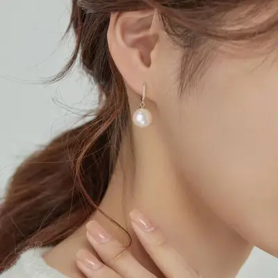999 Silver Needle Earrings, Sparkling Crystal, Women's - 9