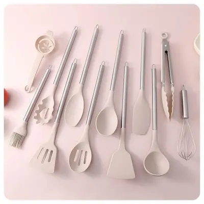 Mutfak yapışmaz tava ahşap saplı paslanmaz çelik silikon spatula, yüksek sıcaklığa dayanıklı, haşlanma önleyici, kaymaz, ev tipi gıda sınıfı silikon spatula ve kaşık.