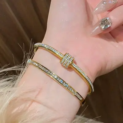 Premium Bracelet Minimalist Gold Design