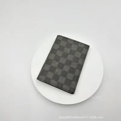 2023新款欧美风护照夹再生皮真皮对折钱包 老花压花简约国潮风