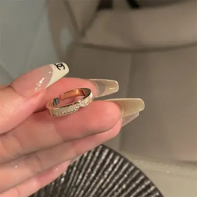 Trendige luxuriöse elegante Staperringe mit großen Buchstaben für Frauen, Nischen-High-Fashion-Ringe - 8
