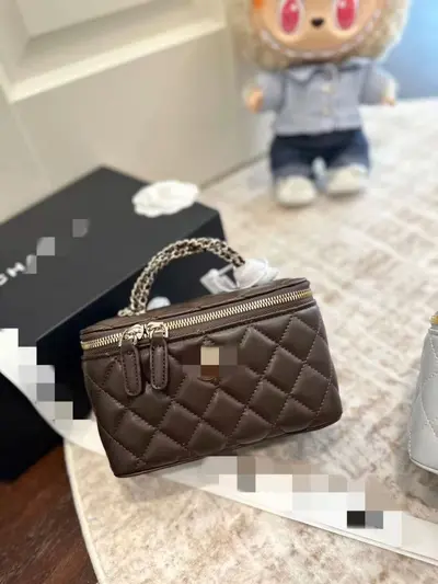 Women's Genuine Leather Diamond-Quilted Chain Crossbody Bag - 7