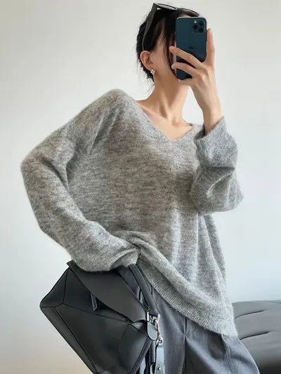 Pullover aus Alpaka- und Schafwolle, V-Ausschnitt, Rauchmelange-Garn - 6