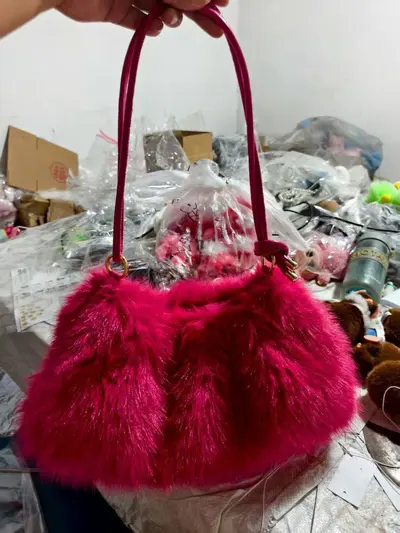Damen-Achseltasche aus Kunstkaninchenfell - 9