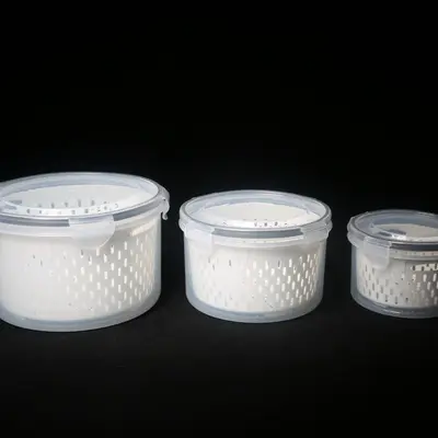Round Double-Layer Food Storage Container with Drain Basket and Clip Lid