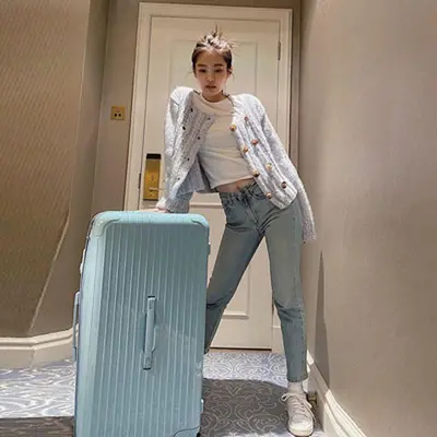 Suitcase 26-28 inch, leather, shockproof wheels