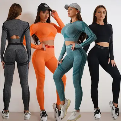Kadın örgü yoga kıyafeti seti, spor şortu ve fitness üstü - 3