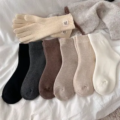 Kadın Kalın Peluşlu Kış Çorabı, Orta Boy, Ev İçi, Düz Renk Yığma Çorap