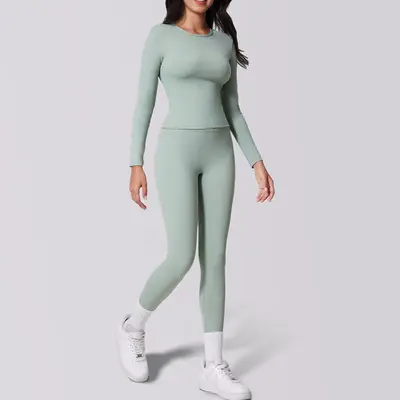 Outdoor-Yoga-Set mit Rundhals-Langarmshirt und langer Hose