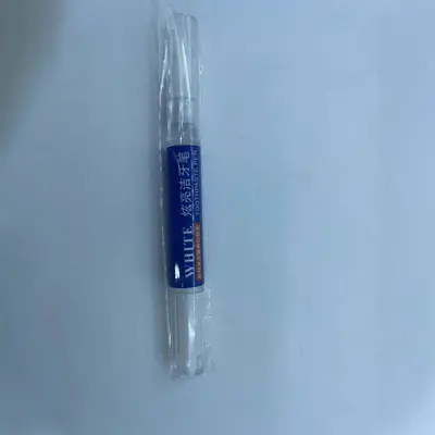Zahnaufhellungs- und Reinigungsstift