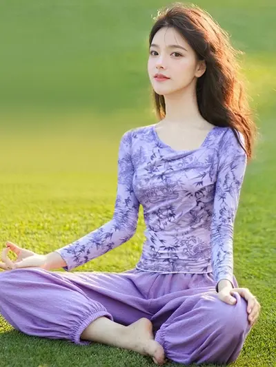 Women's yoga set with Chinese-style printed top and chest pad for pilates - 10