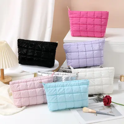 Fashion quilted cosmetic bag 2025 autumn and winter new style simple niche textured bag women's Korean style daily handbag