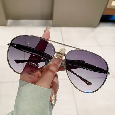 Damen-Pilotensonnenbrille mit großer Metallfassung im Retro-Stil - 13