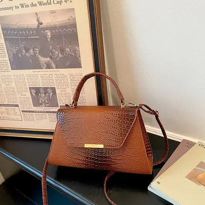 Small Crocodile Pattern Women's Handbag, Lightweight Single Shoulder Bag - 3