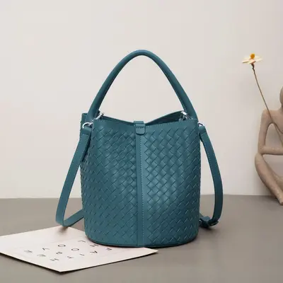 Handgewebte Beuteltasche aus echtem Leder für Damen - 10