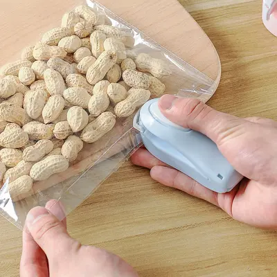 Hand Press Plastic Bag Sealer Mini Household Sealing Machine Snack Moisture-proof Sealing Artifact Portable Mini Heat Sealer